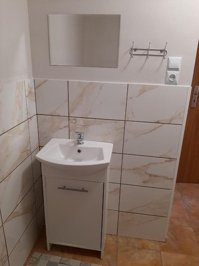 Der Kleine Bauernhof Keine Arbeiter Zadnych Pracownikow Apartment Lubiatow  Ngoại thất bức ảnh