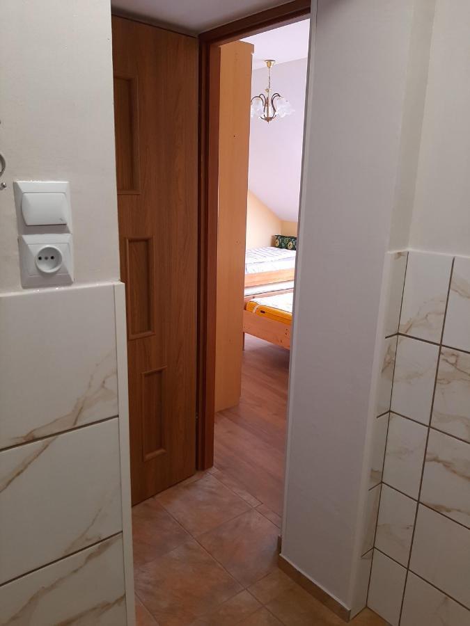 Der Kleine Bauernhof Keine Arbeiter Zadnych Pracownikow Apartment Lubiatow  Ngoại thất bức ảnh